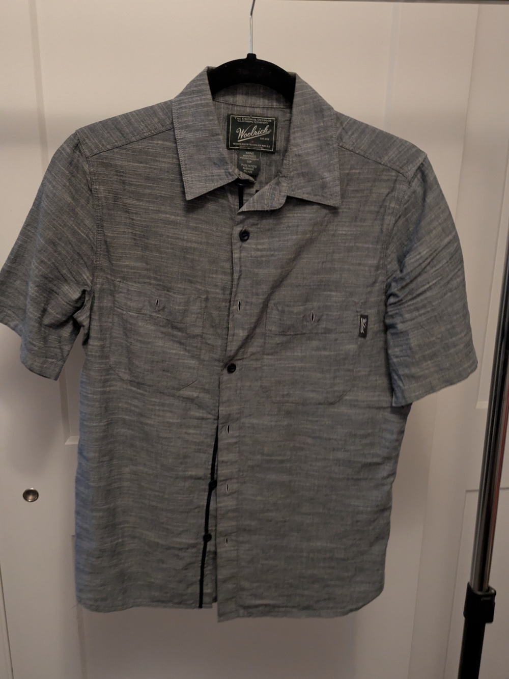Woolrich Men’s Short-Sleeve Button-Up Shirt in Heather Gray